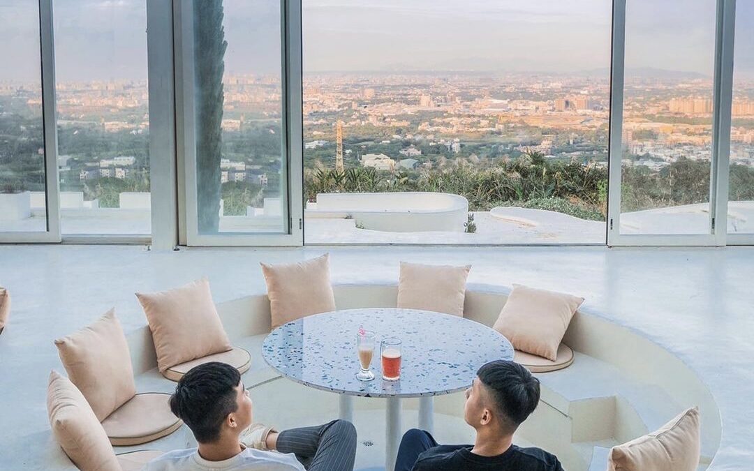 桃園爆紅異國希臘風景觀餐廳【夏夕夏景】，透明玻璃屋絕美山景一覽無遺☀